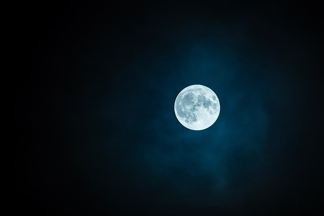 moon-gaf7cde6d9_640-1.jpg